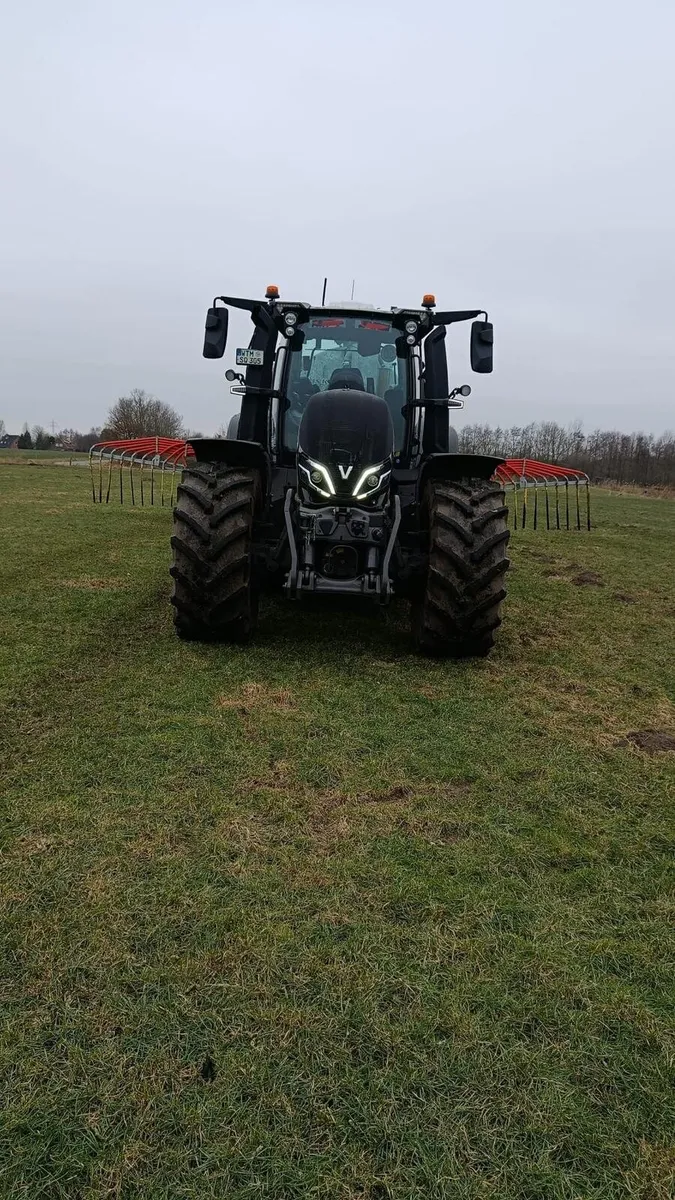 Valtra Q305 – 2024, 800 hrs, Full Spec, Immaculate - Image 2
