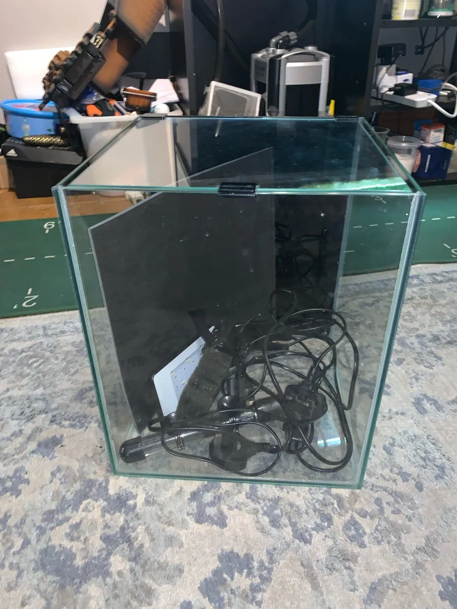 Aquael 30 litre fish tank - Image 1