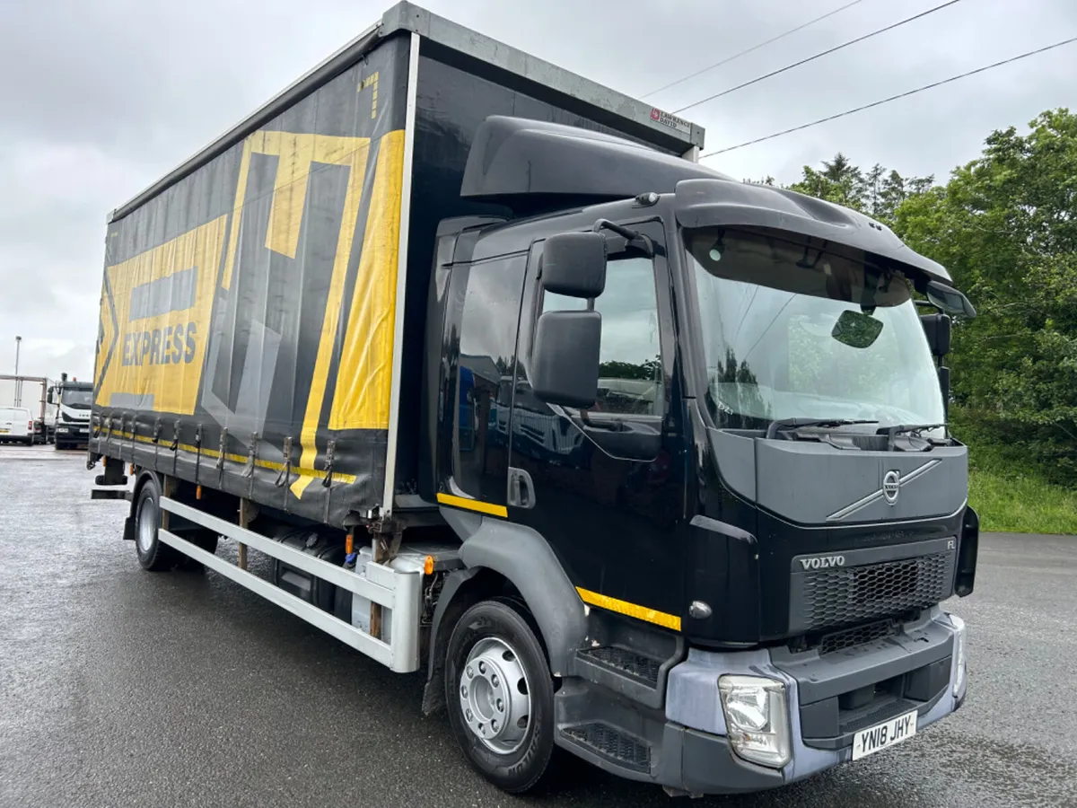 2018 Volvo fl240 16 ton on air Curtainsider lift - Image 3