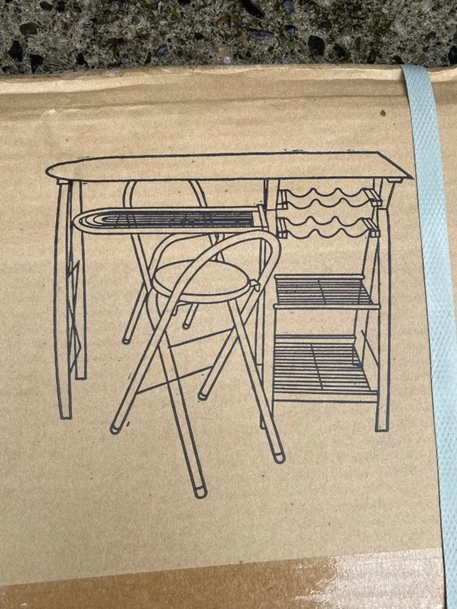 Small Breakfast table + 2 chairs - Image 2
