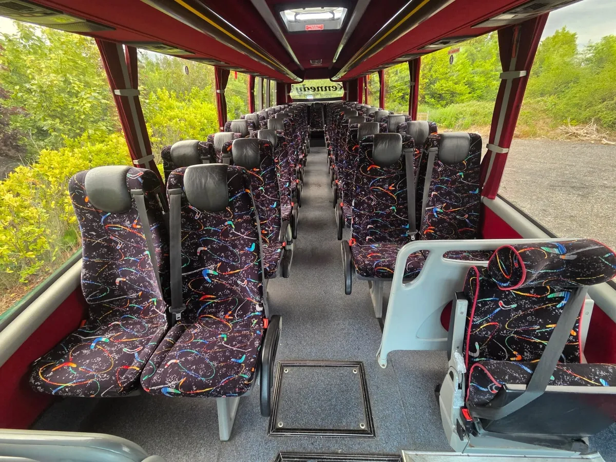 05 Mercedes Unvi Touring x41seater - Image 3