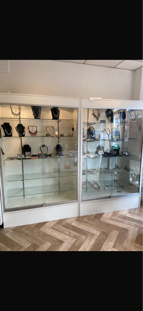 Jewellery cabinet - Image 1