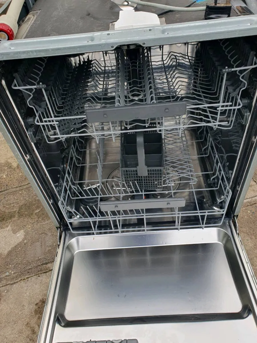 Zanussi intergrated dishwasher - Image 4