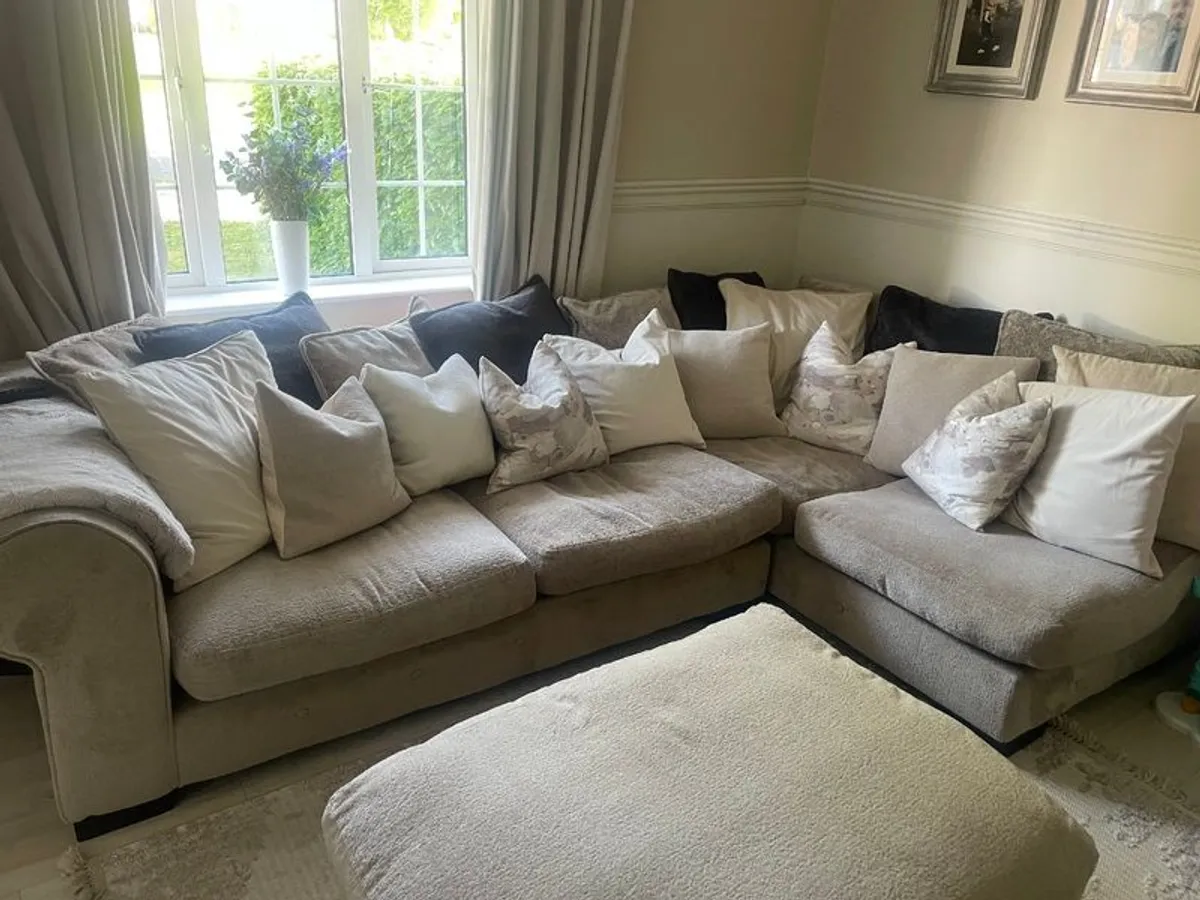 Biege L shaped couch - Image 1
