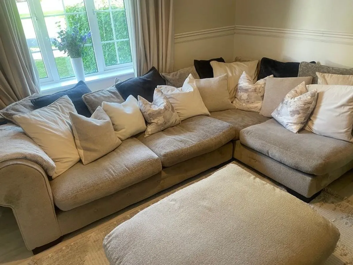 Biege L shaped couch - Image 3