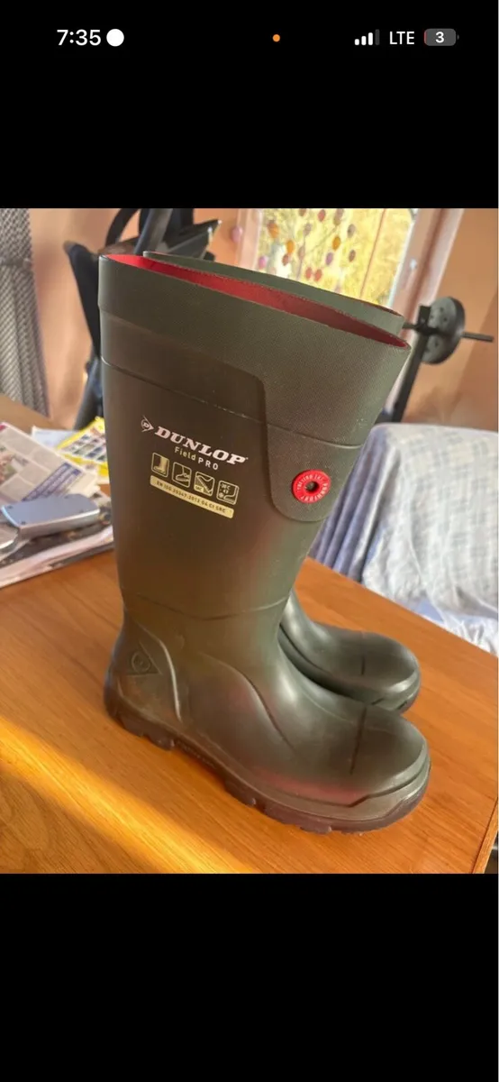 Dunlop field pro wellington size 10 - Image 3