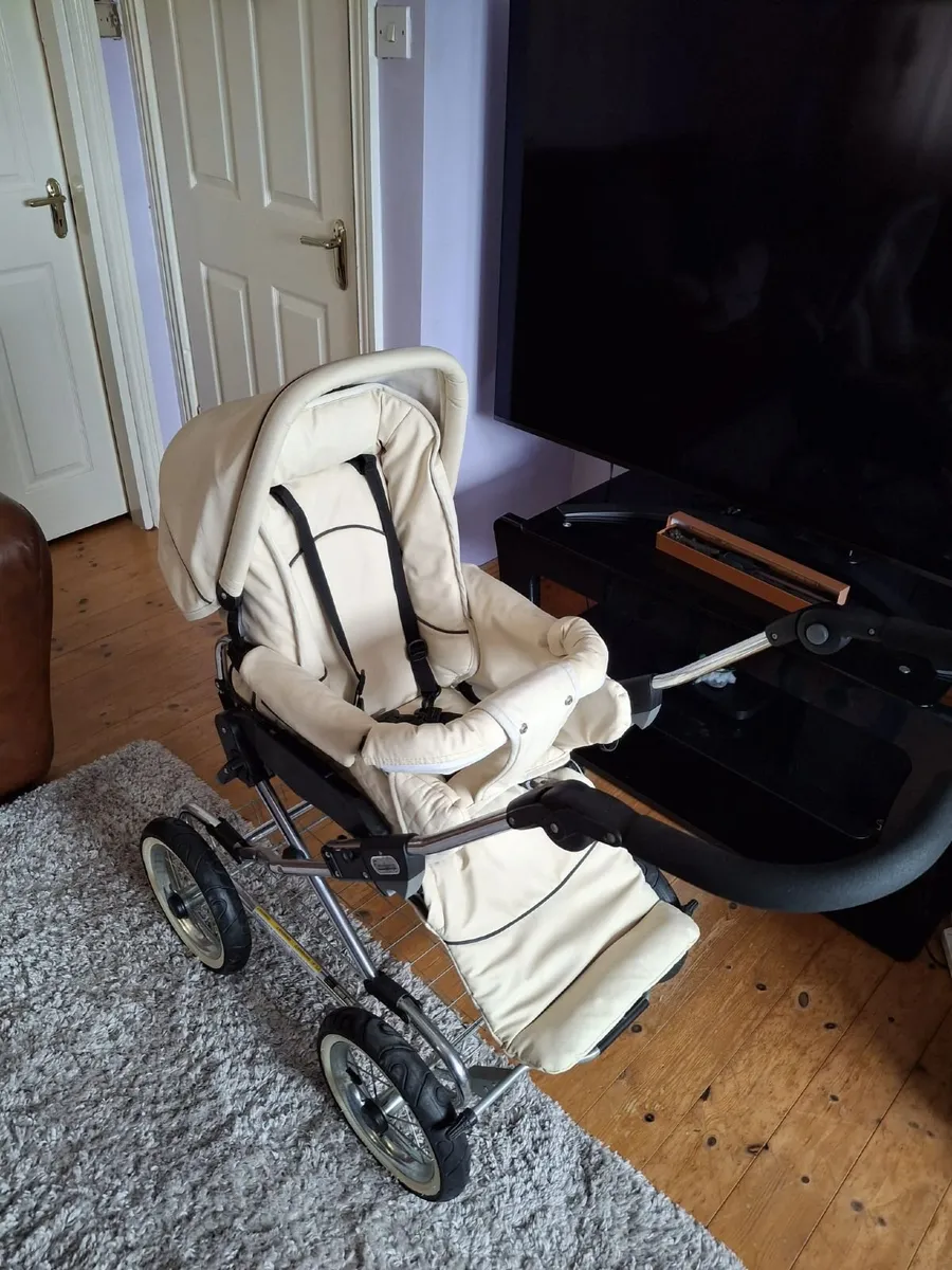 Luxury Scandinavian Emmaljunga Travel System - Image 4