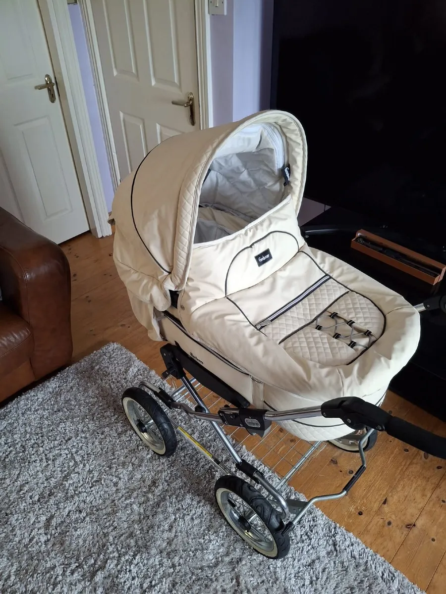 Luxury Scandinavian Emmaljunga Travel System - Image 2