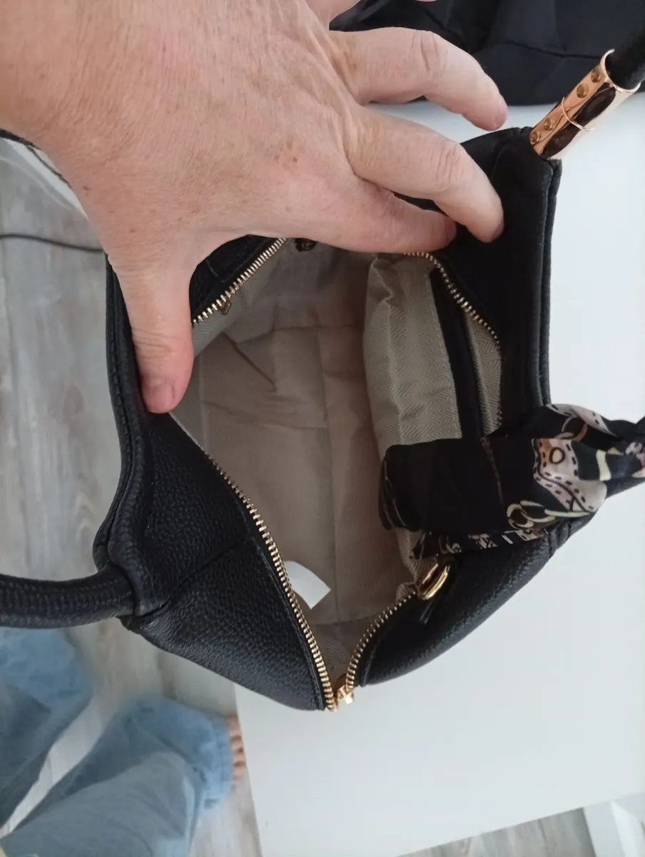 Prada bag - Image 4