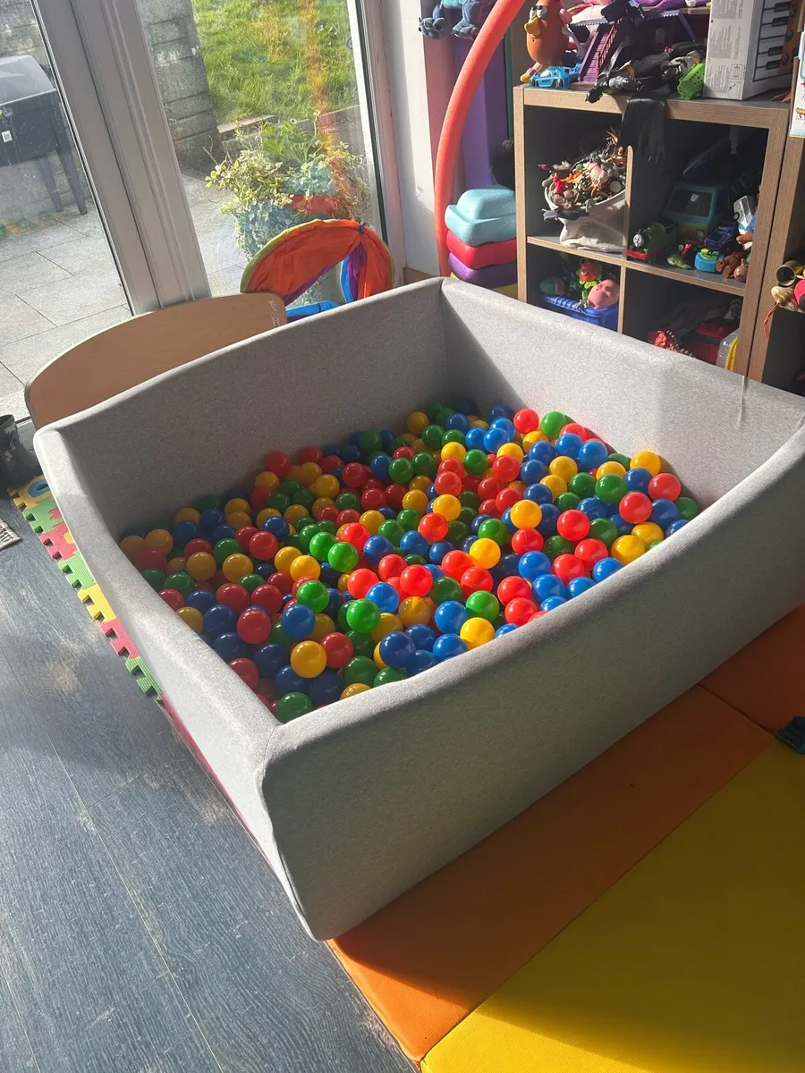 Large soft ball pond - Image 1