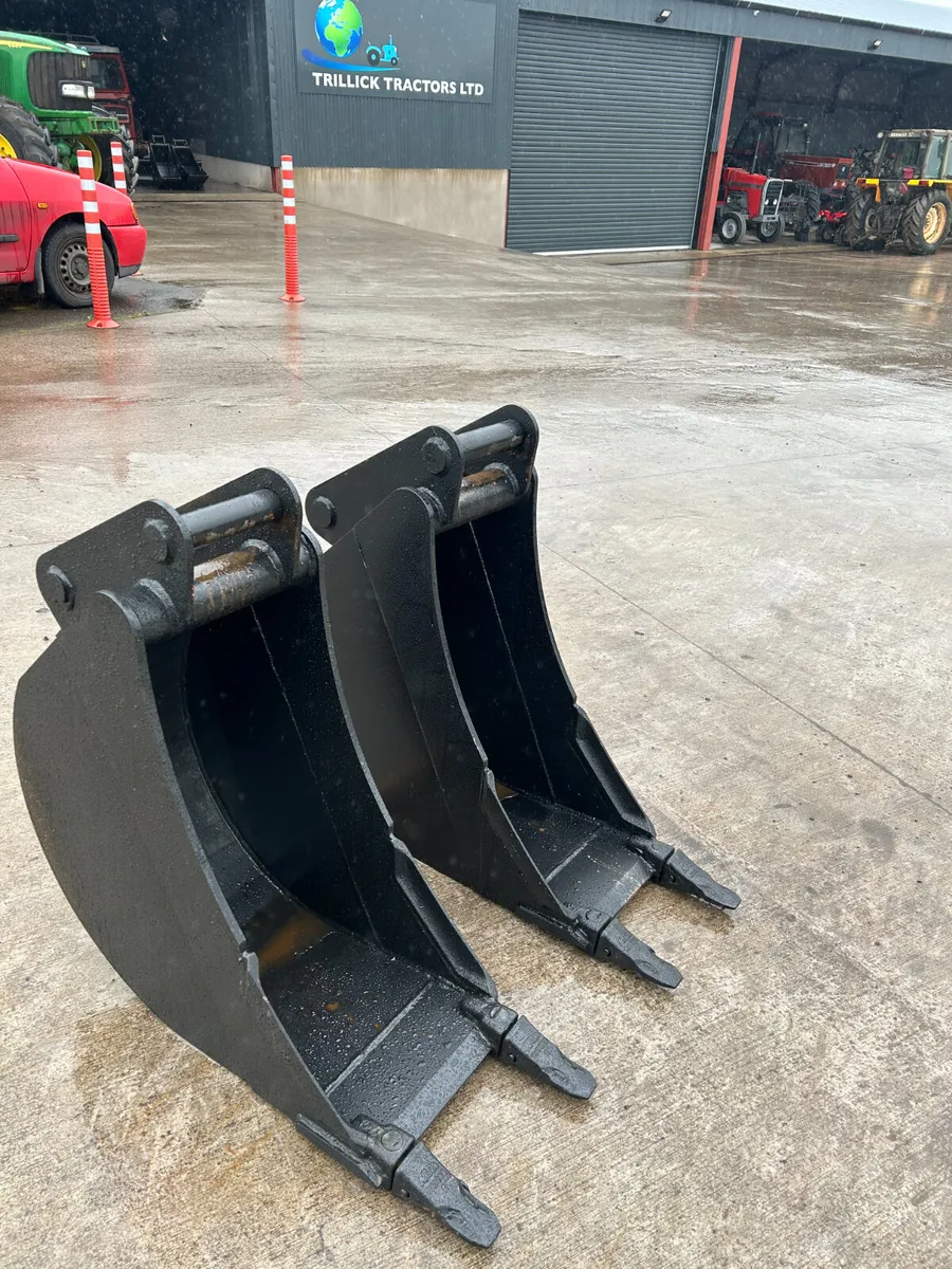 New TT 12' Buckets C/W Teeth - Image 1
