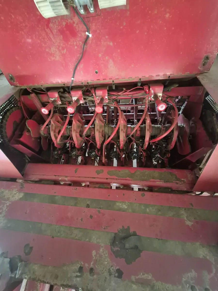 BB980 New Holland Baler - Image 2