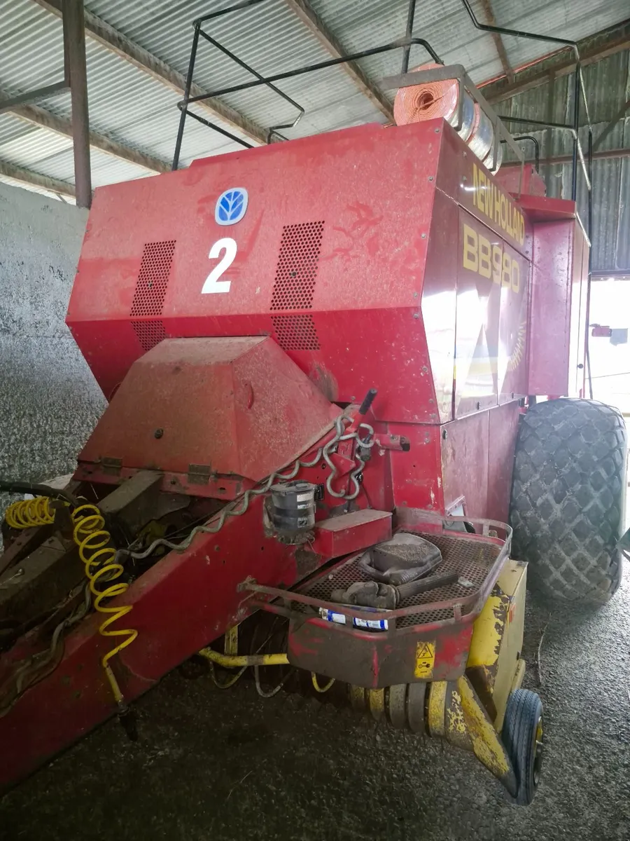 BB980 New Holland Baler - Image 1