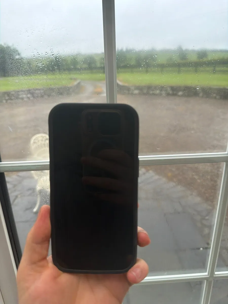 iPhone 15 - Image 1