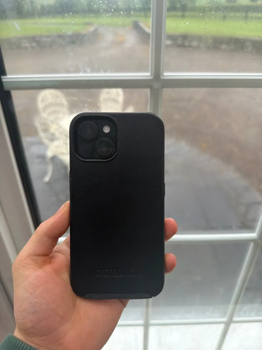 iPhone 15 - Image 2