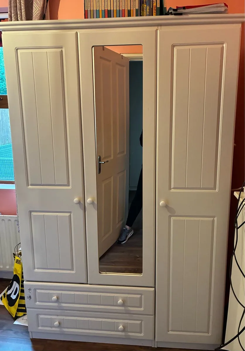 3 Door Wardrobe with 2 drawers and mirror - Image 1