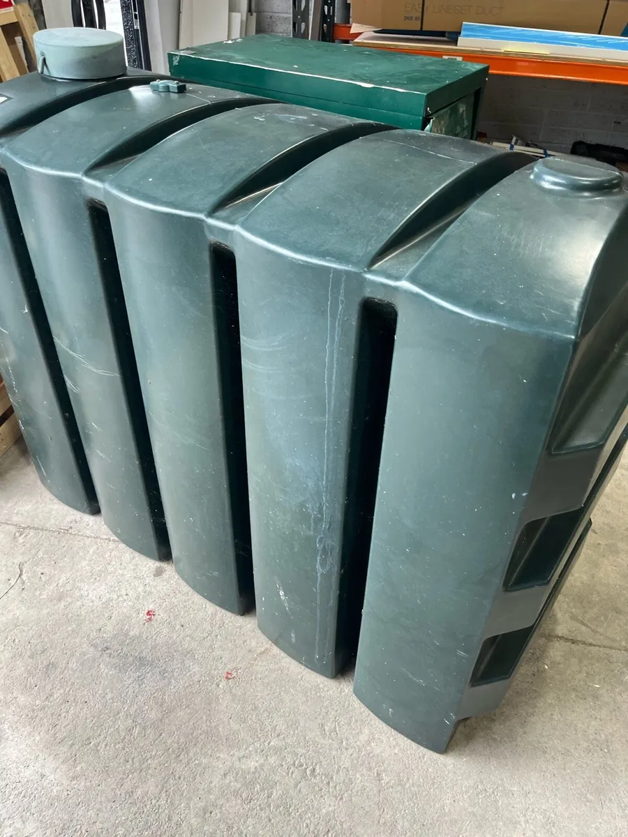 Oil tank