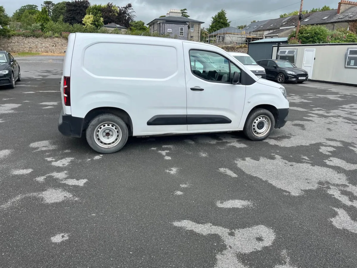 Opel Combo KOMF L1H1-1.5 100PS D 3DR KOMFORT TRIM - Image 2