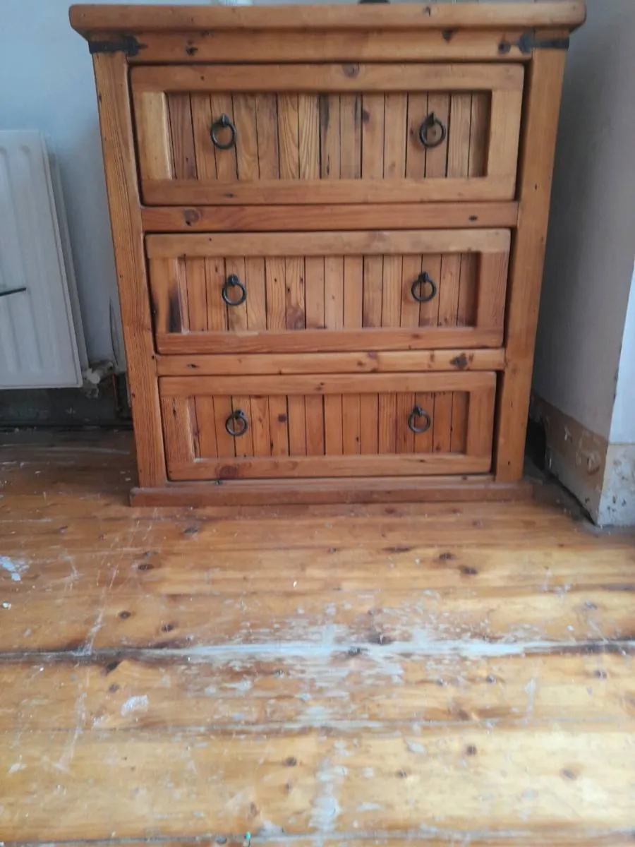 Pine dresser - Image 1