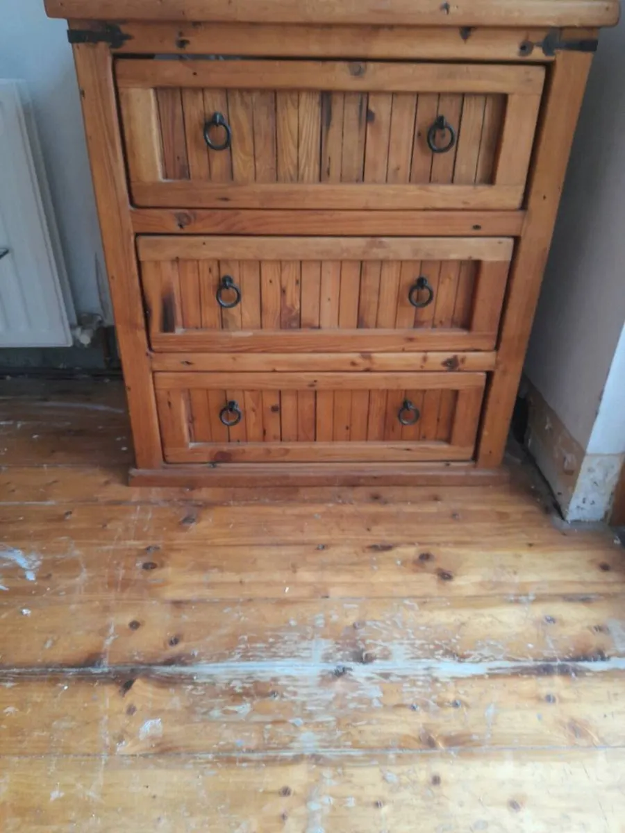 Pine dresser - Image 2