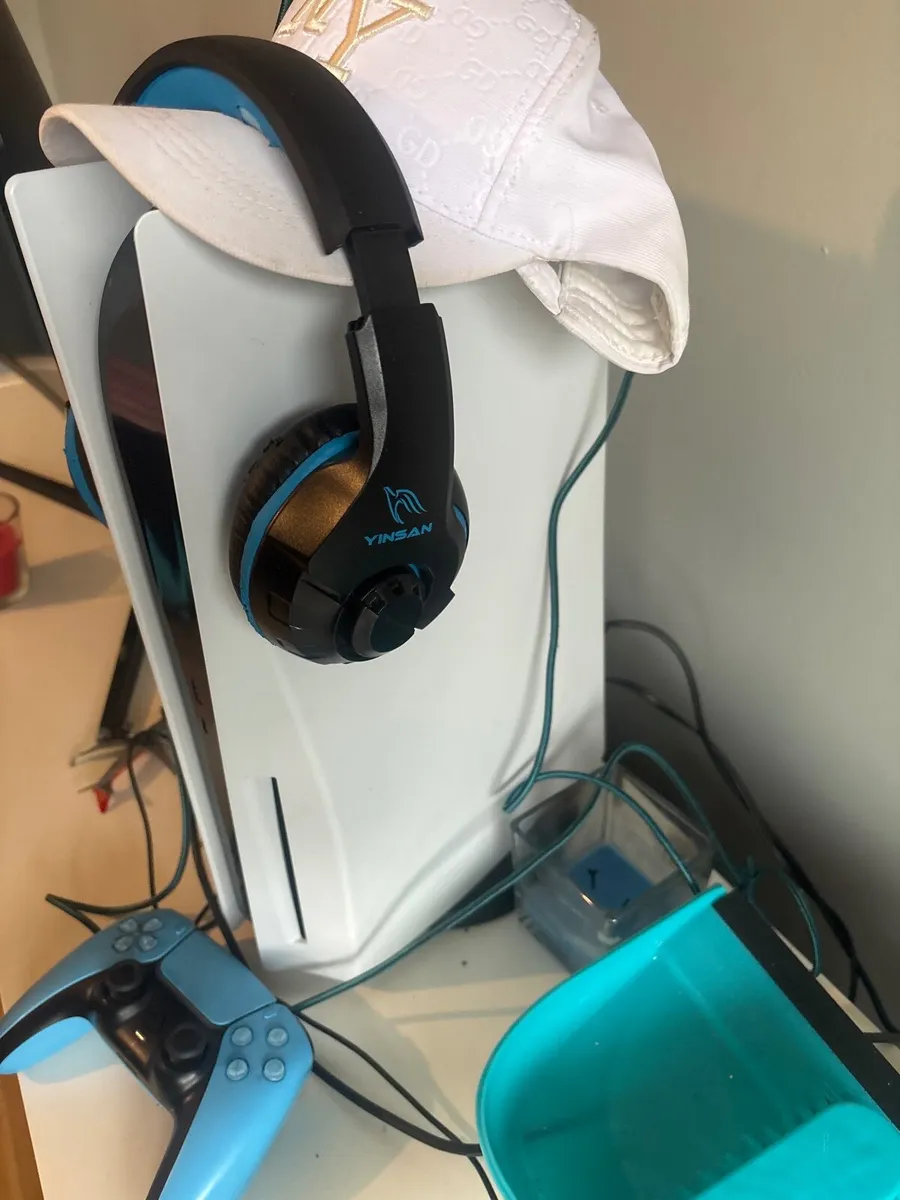 Ps5 Digital Edition plus curved Samsung monitor - Image 2