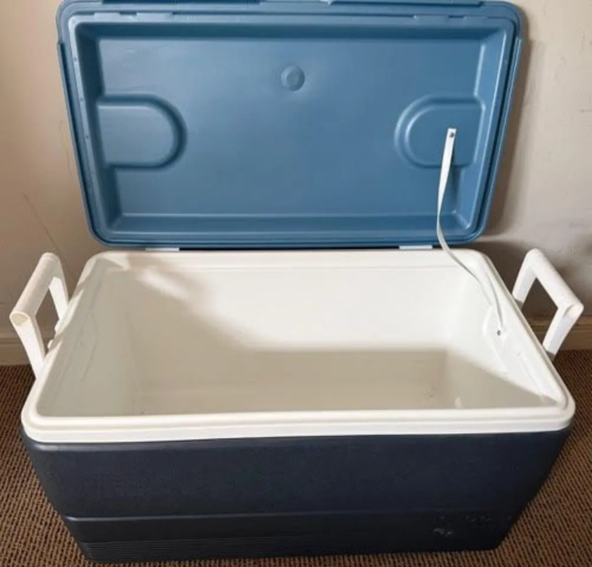 camping Igloo Maxcold Jet Large Ice cooler - Image 2