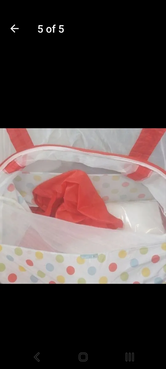 Baby pop up travel cot - Image 4