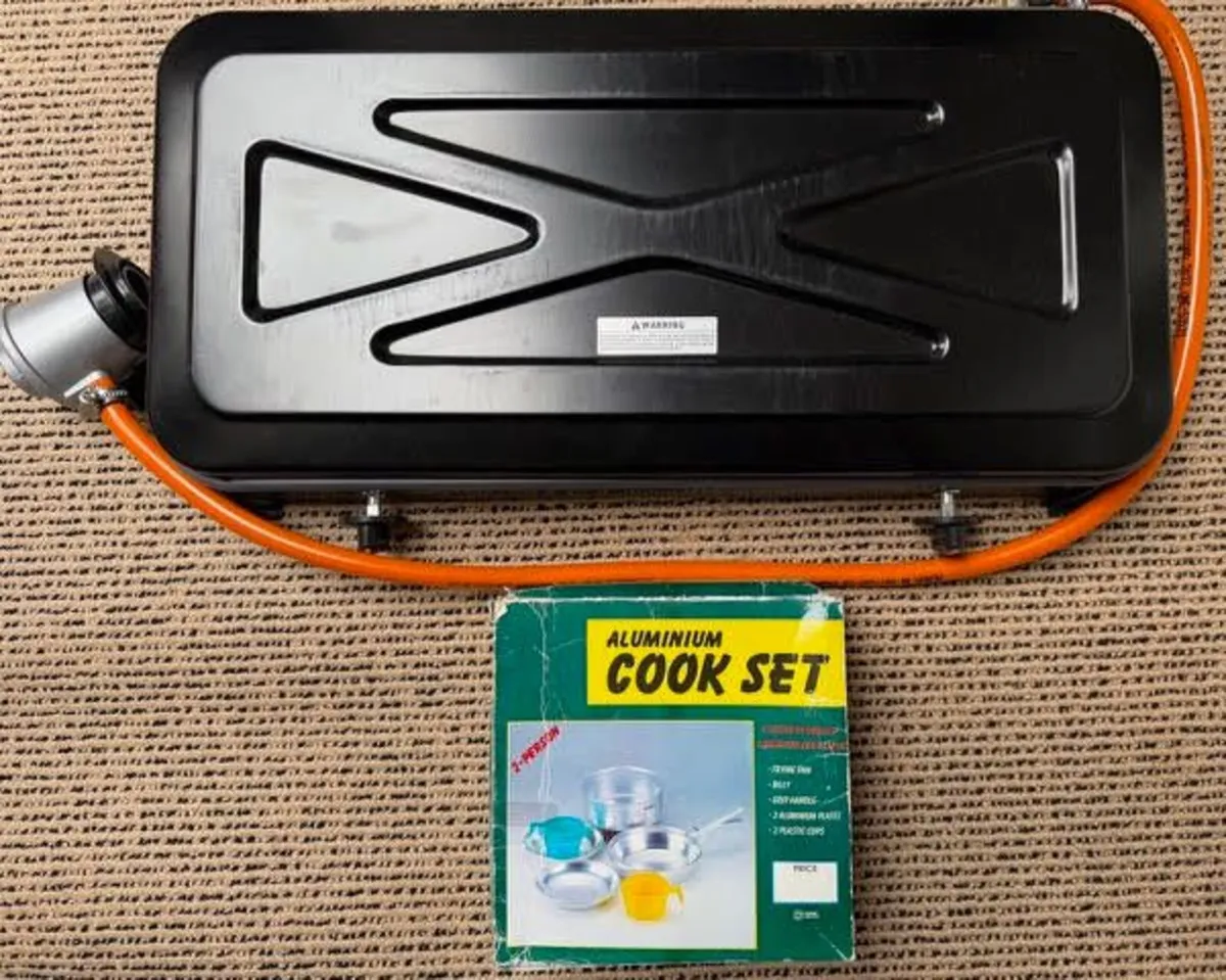 2 Ring Gas Camping/Outdoor Stove with gas regulato - Image 2