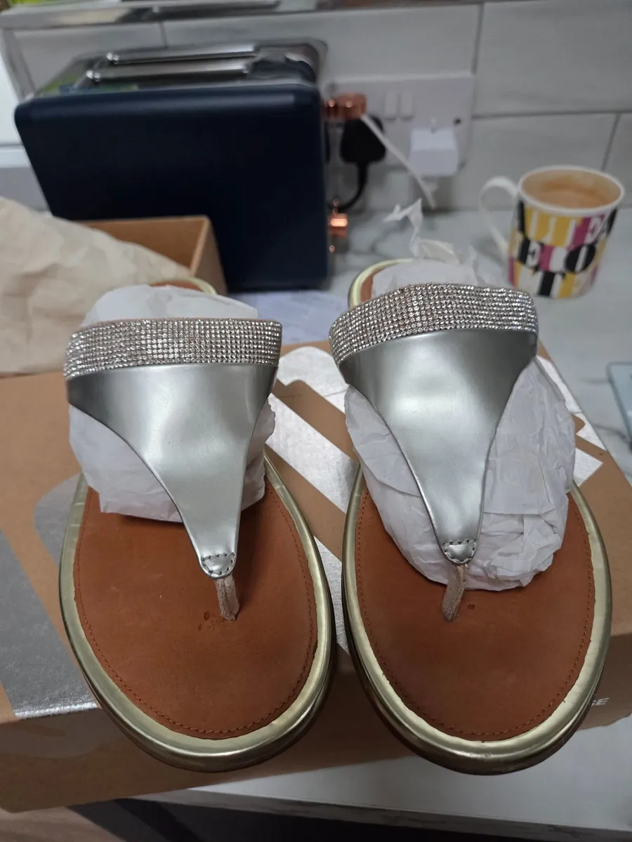 Beautiful fitflop sandals - Image 1