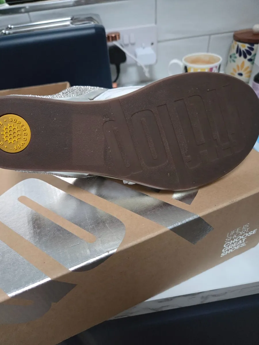 Beautiful fitflop sandals - Image 3
