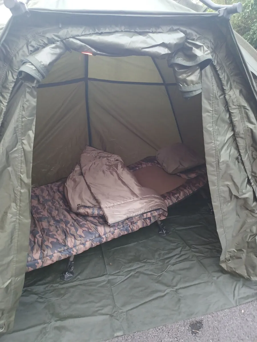 Nash Titan Xl Bivvy plus JRC Rova Camo Sleep Syste - Image 3