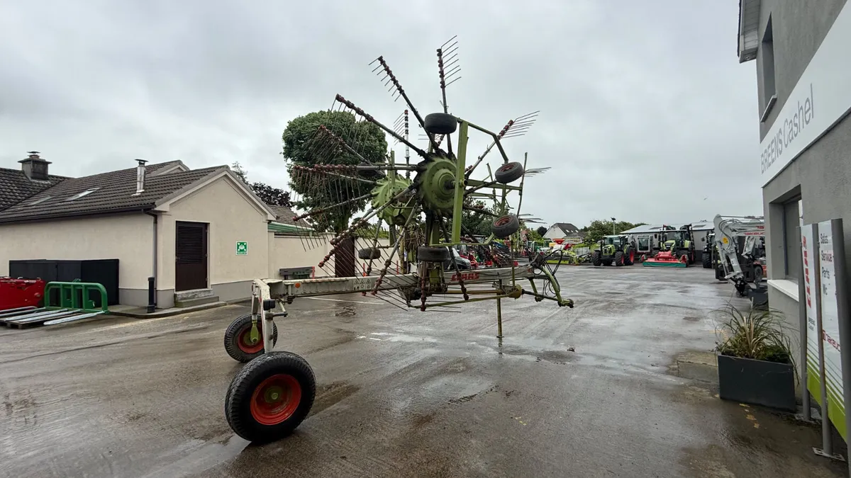 Claas Liner 880 Rake - Image 4