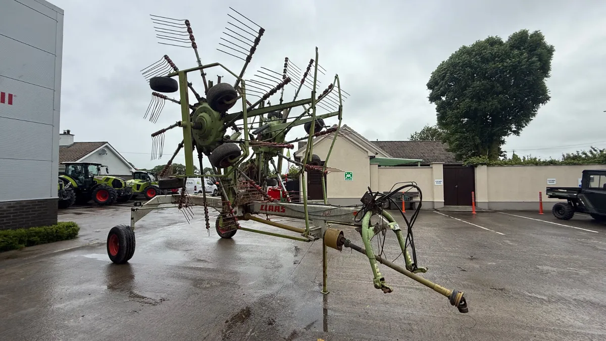 Claas Liner 880 Rake - Image 3