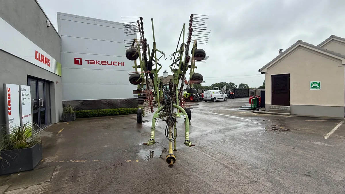 Claas Liner 880 Rake - Image 2