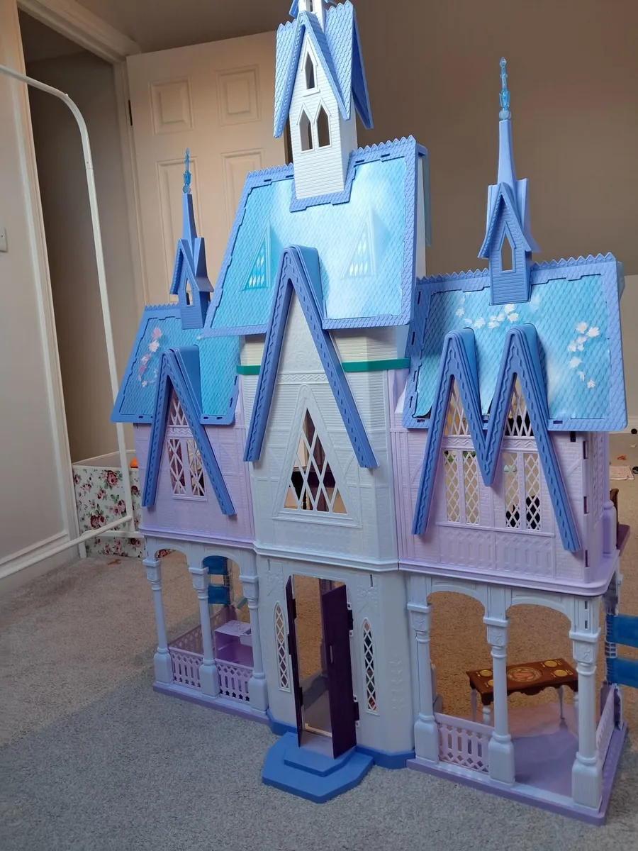 Frozen castle large dollhouse - Image 2