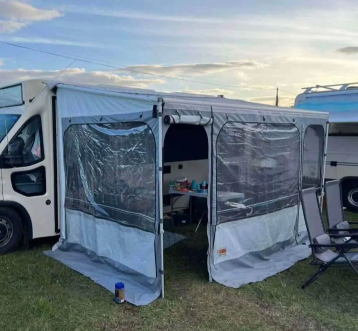 Fiamma Canopy Awning 400 & Privacy Room - Image 1