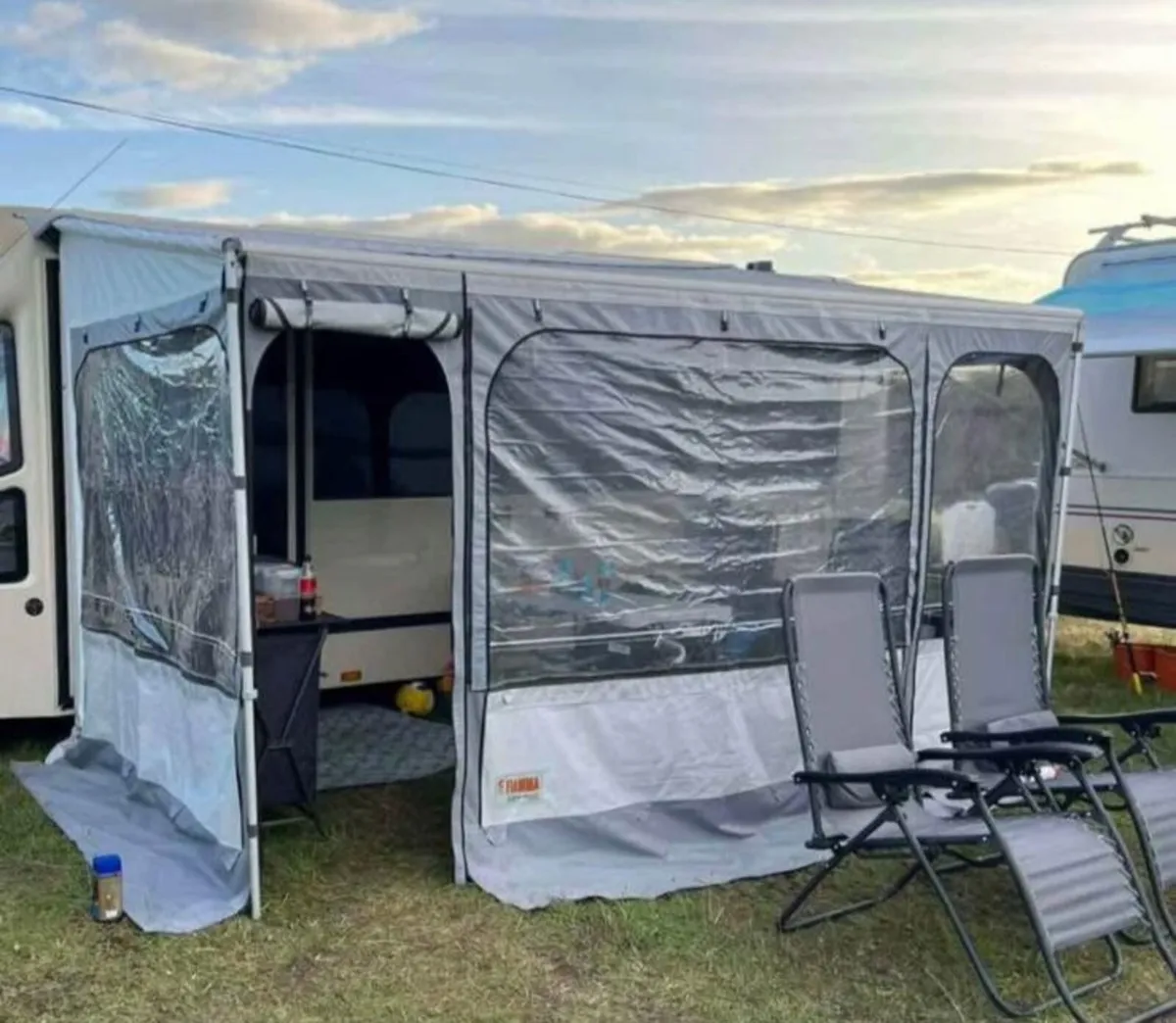 Fiamma Canopy Awning 400 & Privacy Room - Image 2