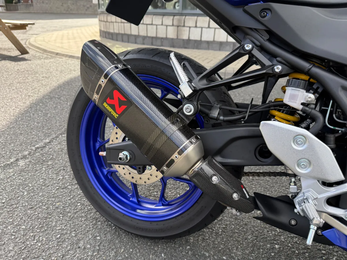 2025 Yamaha YZF-R3 - Image 4