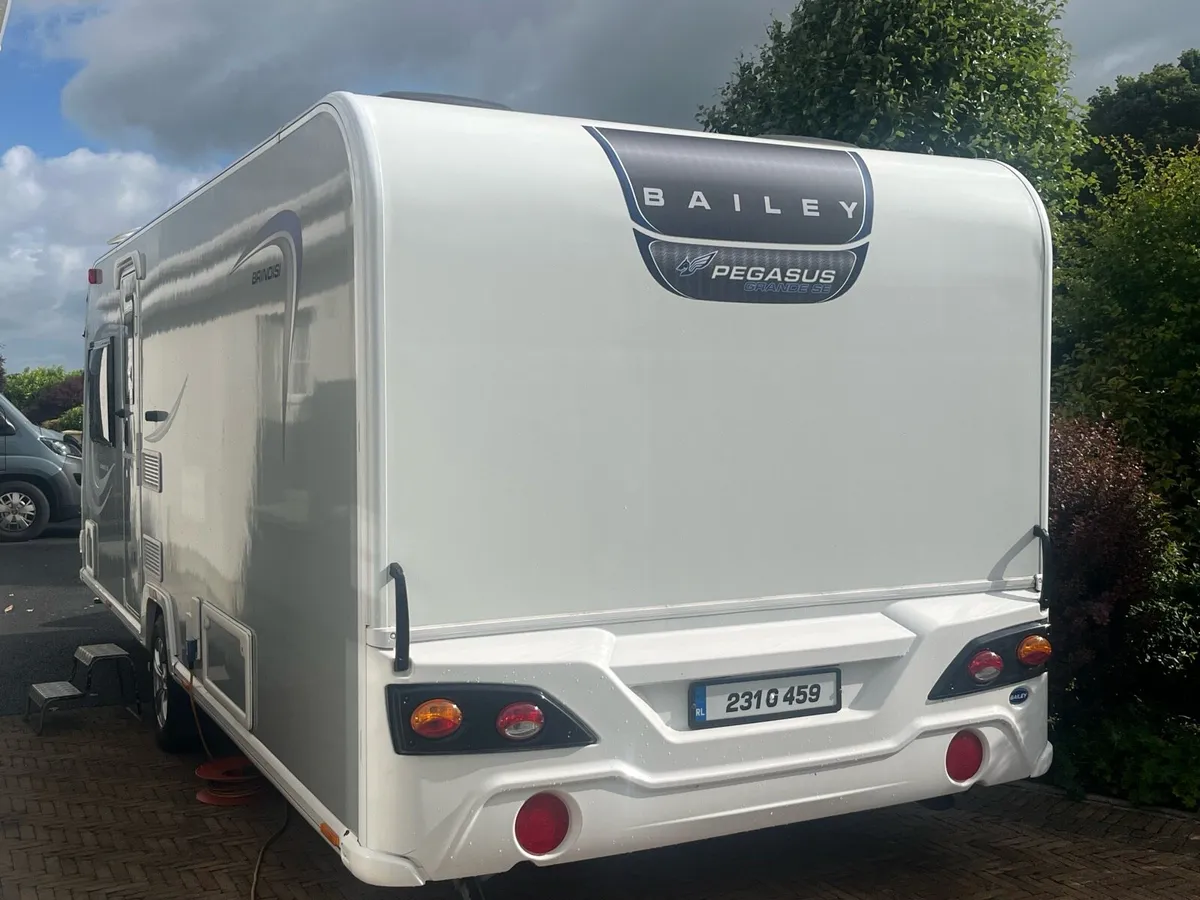 Caravan - Image 1