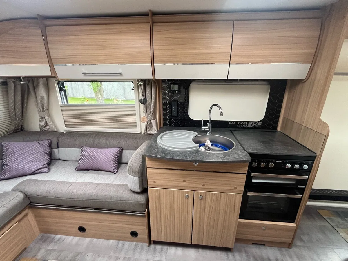 Caravan - Image 4