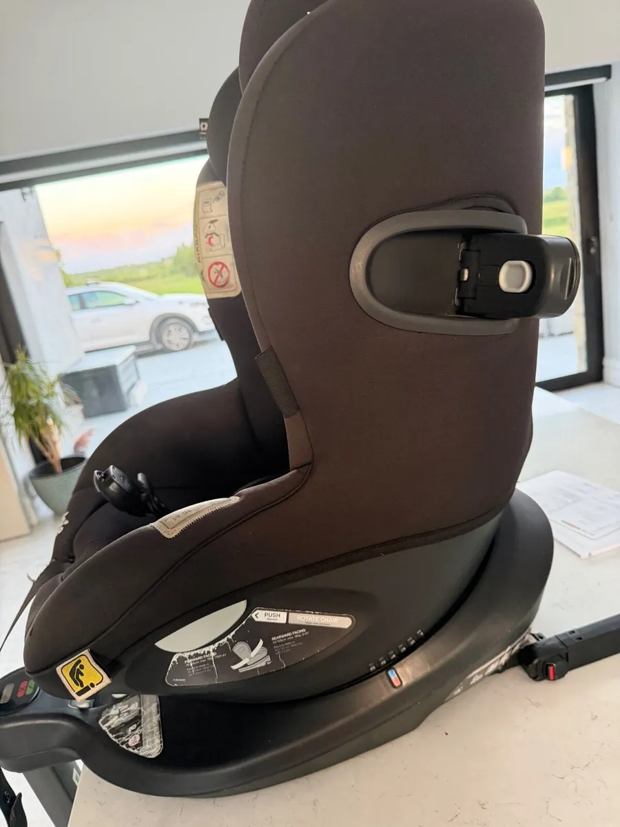 Child’s car seat - Image 2