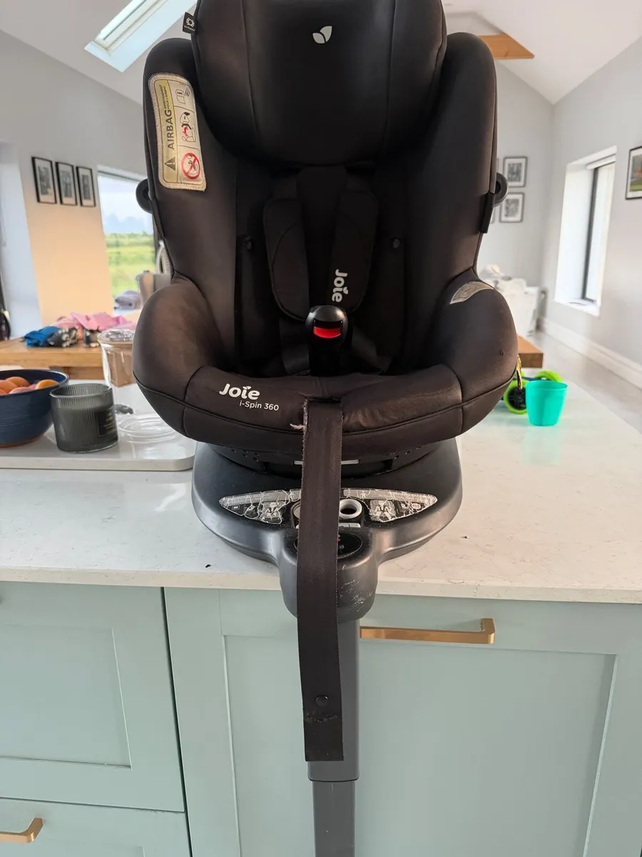 Child’s car seat - Image 1