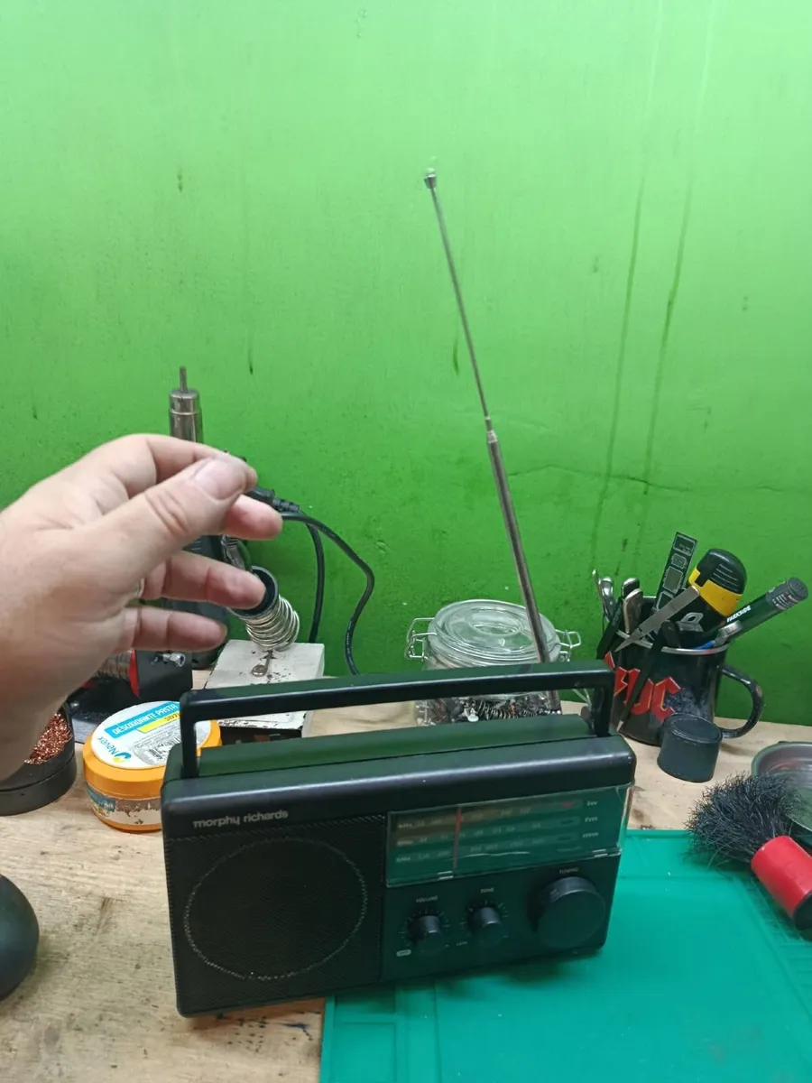Radio with 3 Bands - Image 1