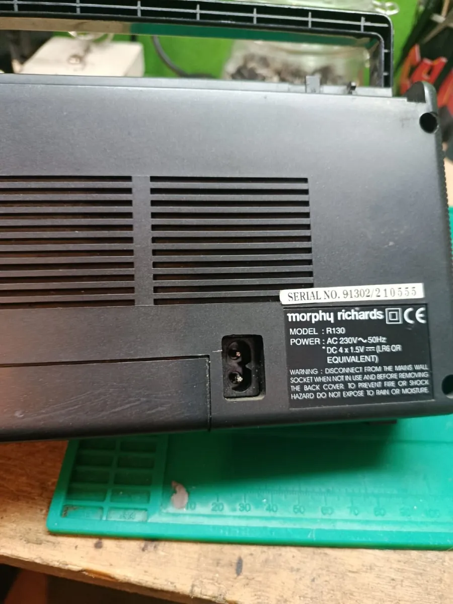Radio with 3 Bands - Image 2