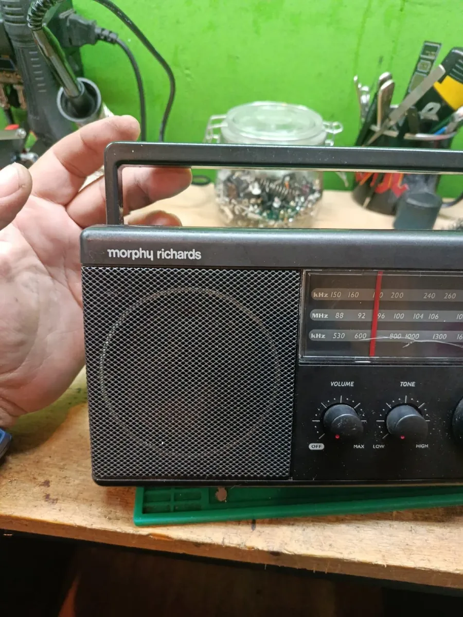 Radio with 3 Bands - Image 4