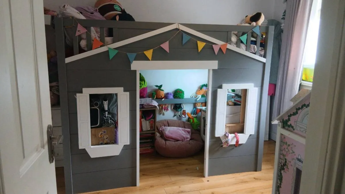 Mid sleeper bed