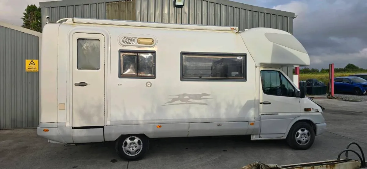 03 MERCEDES LAIKA CAMPER - Image 4