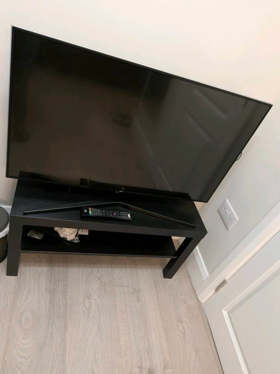 JVC 43 inch Smart HDR TV - Image 2