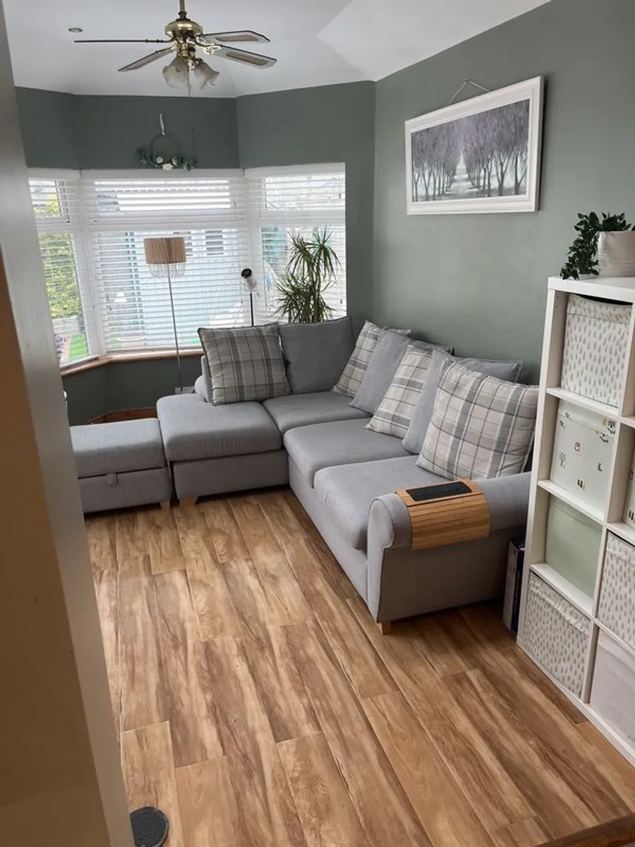 L-shaped corner couch - Image 2