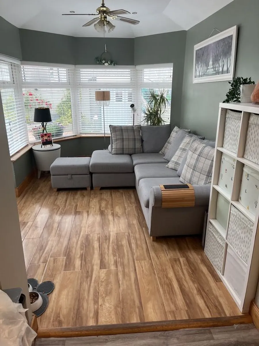 L-shaped corner couch - Image 1